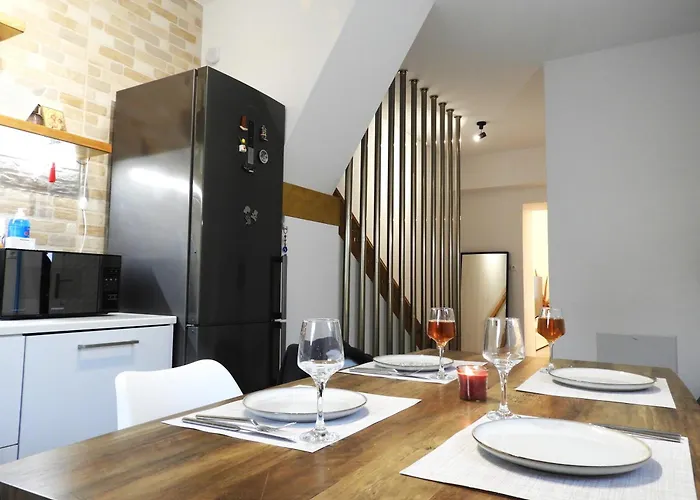 Angelica Residence - Perfect Quiet Center Location - 10Mins Walk To Gennadi Beach