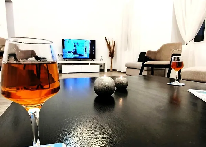 Angelica Residence - Perfect Quiet Center Location - 10Mins Walk To Gennadi Beach
